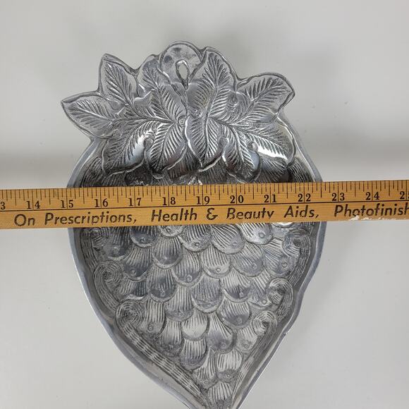 Vintage Strawberry Pewter Plate Mid-Century Modern Kitchen Decor Hammered - Picture 7 of 13